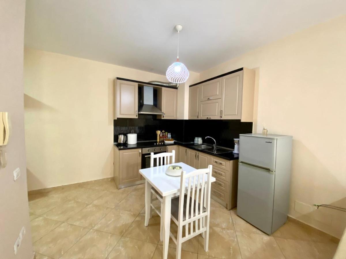 Chlo Apartment 2 Tirana Exterior photo